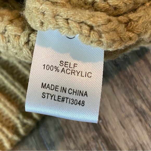 FASHION NOVA Golden Cropped Oversized V-Neck Knit Sweater Size Small - Picture 6 of 8